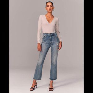 Abercrombie & Fitch The Kick Flare Ultra High Rise | Size 31